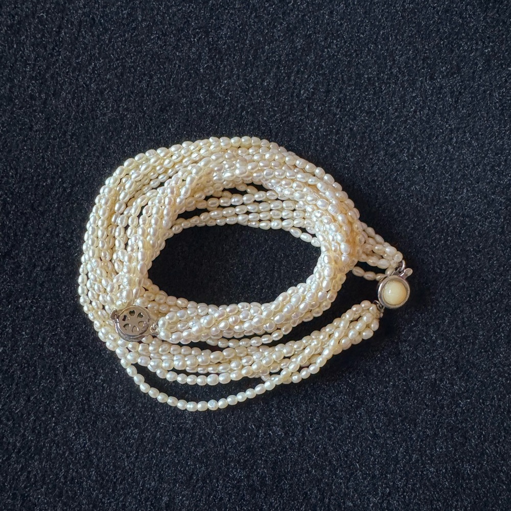 Luxurious Cream Pearl Necklace and bracelet